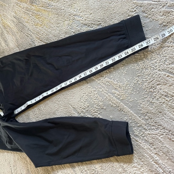 Vuori Meta Jogger Pants black Tapered Performance pull on drawstring V436 medium - Picture 3 of 11